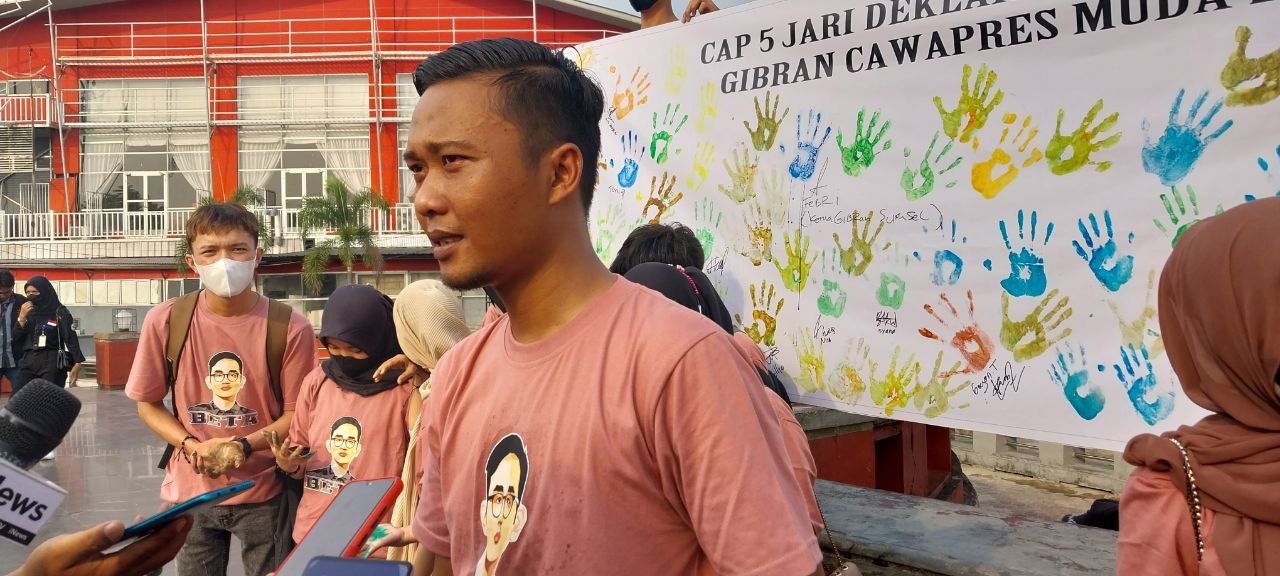 Relawan Beta Gibran mendukung Wali Kota Surakarta Gibran Rakabuming Raka maju mencalonkan diri sebagai bakal calon wakil presiden (bacawapres) pada Pilpres 202, Sabtu (23/9/2023) di Plaza BKB Palembang